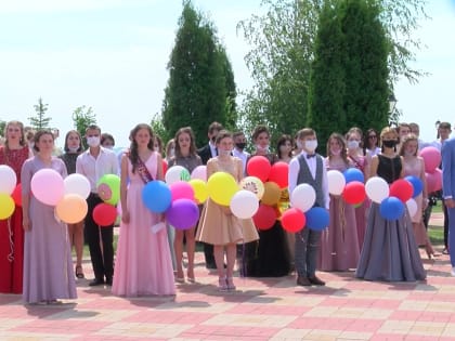 Алексеевских выпускников-медалистов поздравила вице-губернатор Ольга Павлова