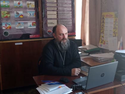 Настоятель храма Спаса Нерукотворного поселка Волоконовка провел со студентами Ютановского колледжа