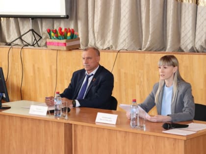 Настоятель храма святых Апостолов Петра и Павла села Погромец поздравил новоизбранную главу сельского поселения с вступлением в должность