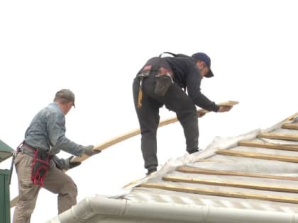 В Белгороде после обстрелов восстанавливают не только повреждённые окна, но и проводят более сложные работы