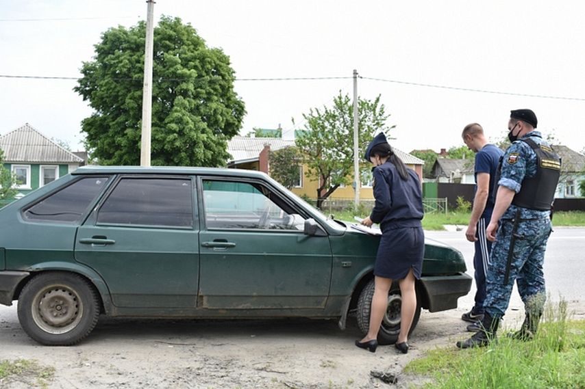 Уехавших конфискация. Отобрали машину. Полиция конфискует машину. Конфискация фото. Водитель старого Оскола школы 14.