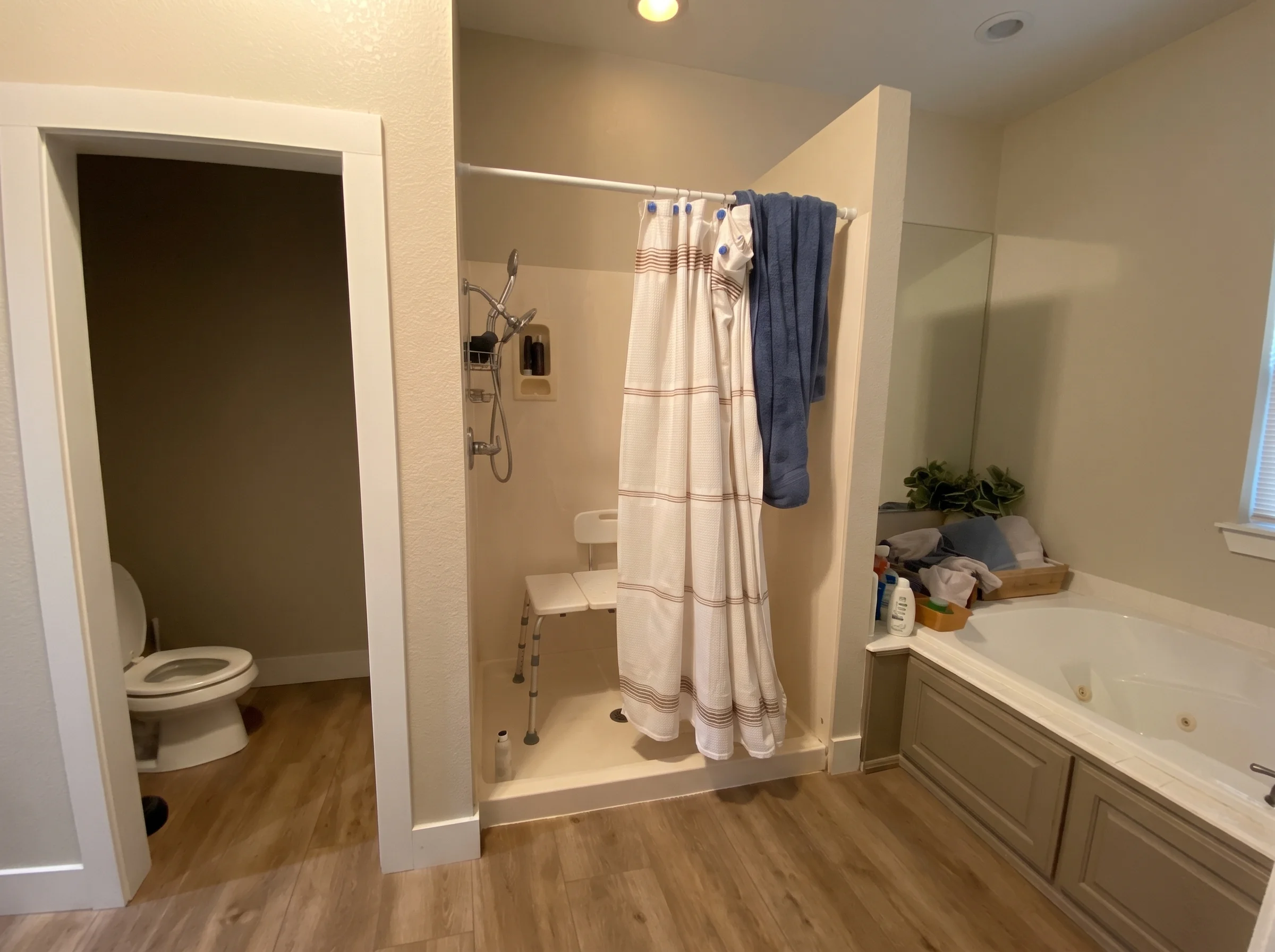 Bathroom 1 - Before