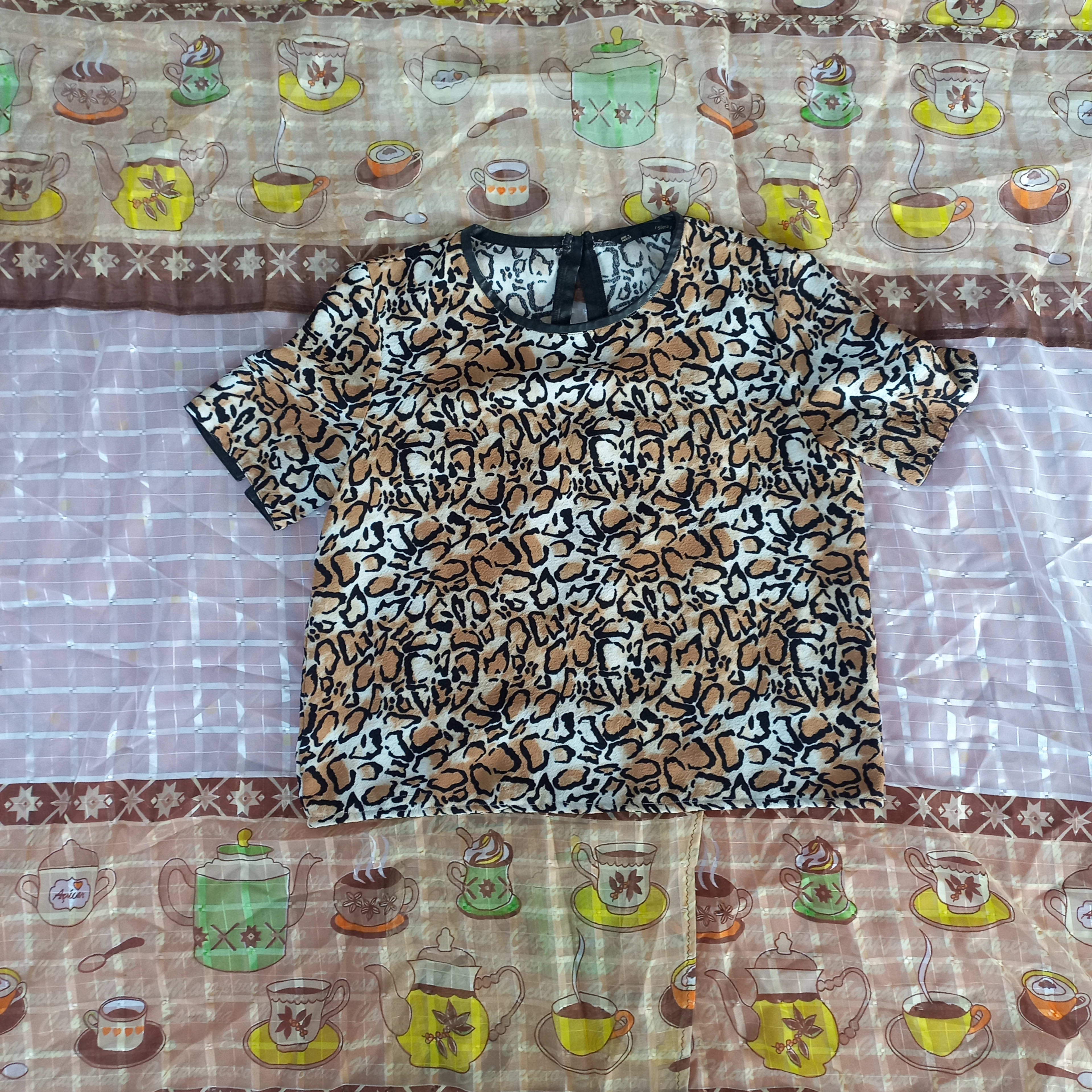 Blusa de Animal Print Manga Corta