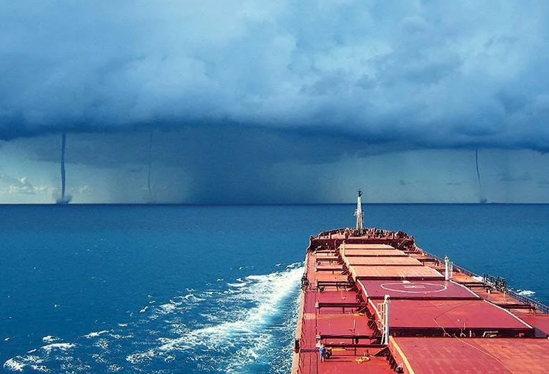 https://www.reddit.com/r/thalassophobia/comments/7mmh8h/calm_before_the_storm/