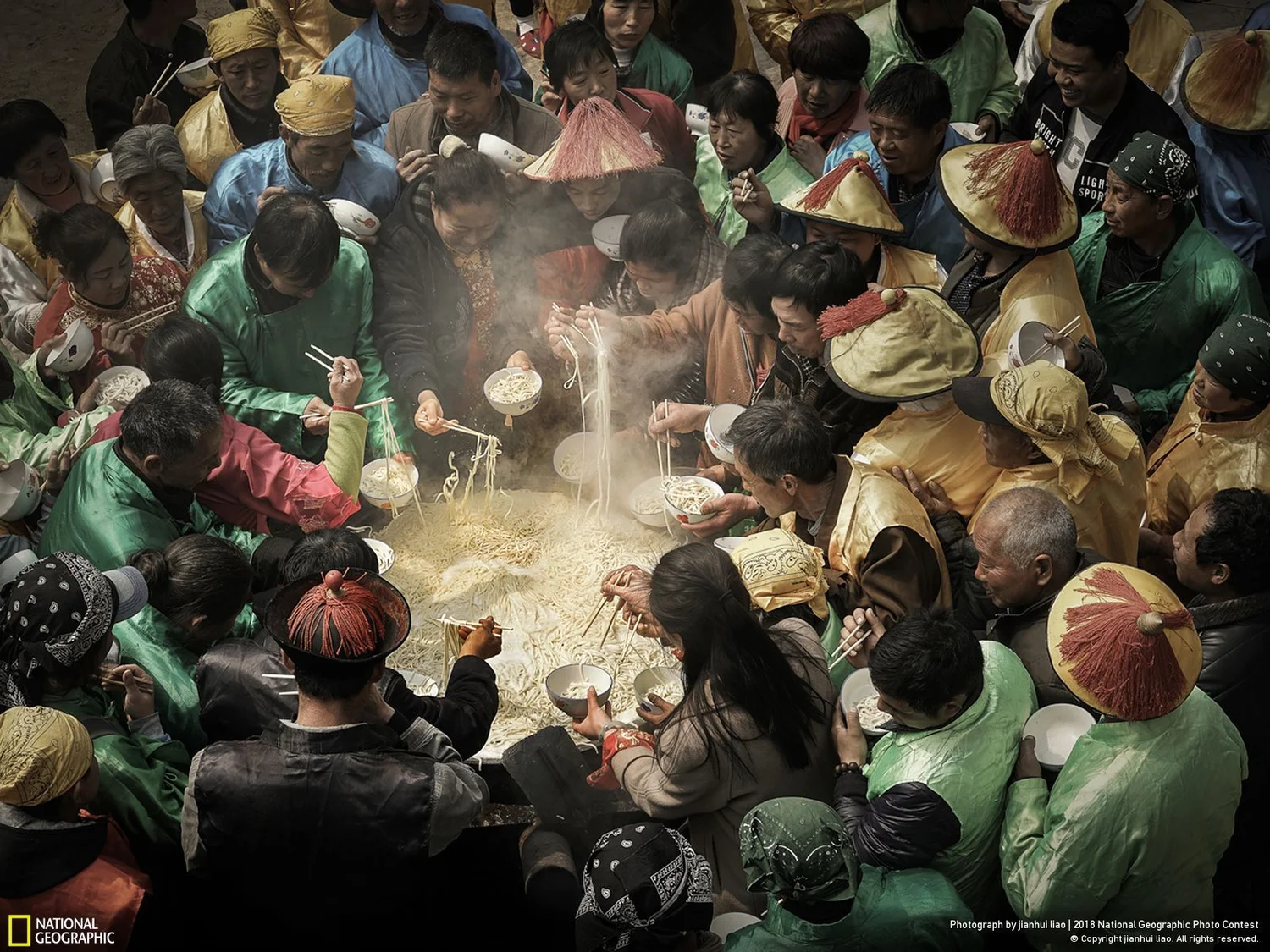 Hebei Shexian County Nu Wa empress birthday, after the villagers sacrificial activities, lunch at the village to eat noodles.