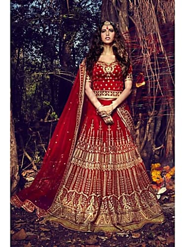 deepika red lehenga
