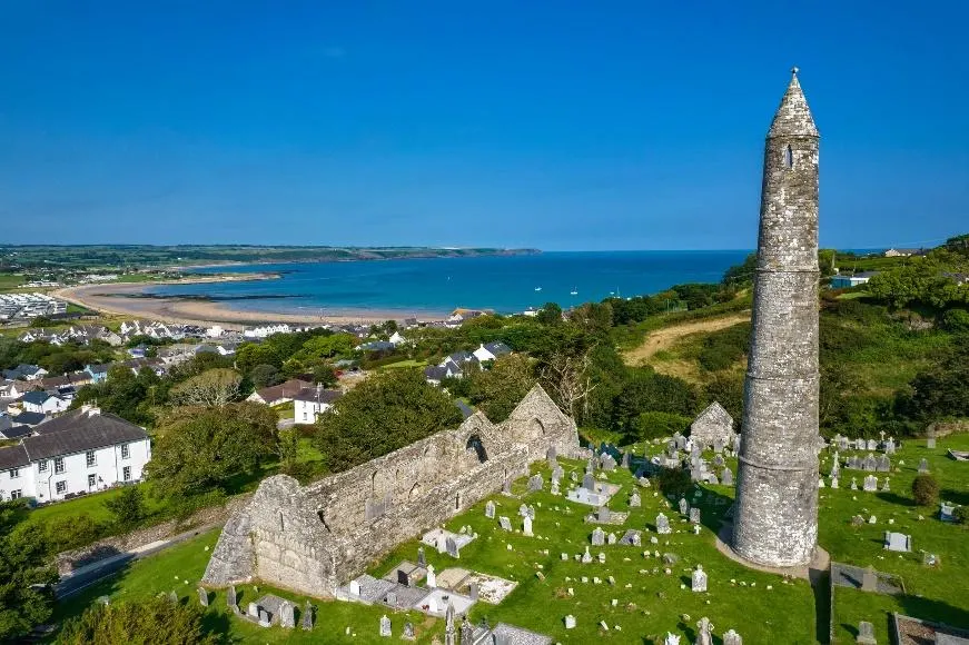 round tower in Ireland being visited by celtic ways ireland tours