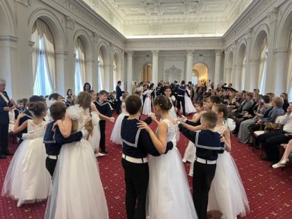 В Ливадийском дворце прошел Морской кадетский бал