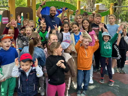 В Симферополе открыли новую детскую площадку