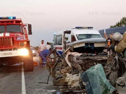 Спасателям пришлось извлекать людей из авто после ДТП в Крыму