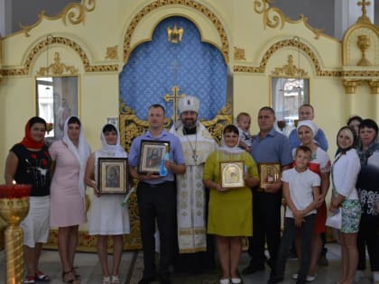 В день памяти преподобных Петра и Февронии Муромских в Свято-Никольском храме г.Белогорска было совершено массовое венчание