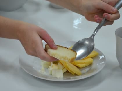 Отравление взяли на контроль