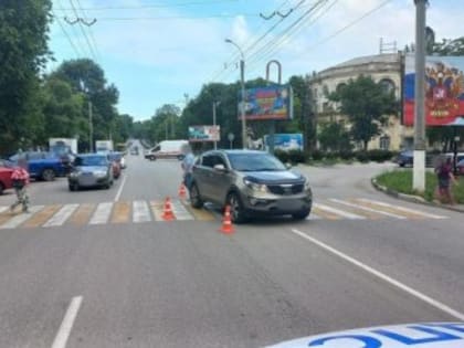 Внедорожник сбил женщину на пешеходном переходе в Керчи