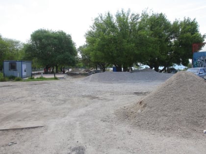 Керчане следят за ремонтом пляжа "Черепашка" (фото, видео)