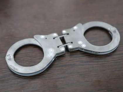 Безработный севастополец в нетрезвом состоянии повредил машину своей соседки