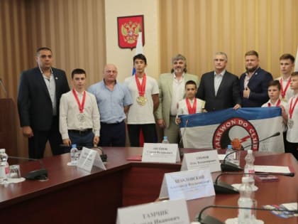 Сергей Аксёнов провел встречу с победителями и призерами X Кубка Европы по Тхэквондо МФТ