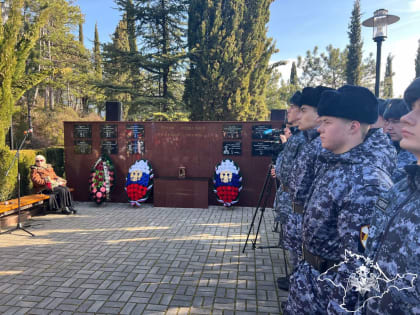 Росгвардейцы приняли участие в открытии мемориала в Ялте