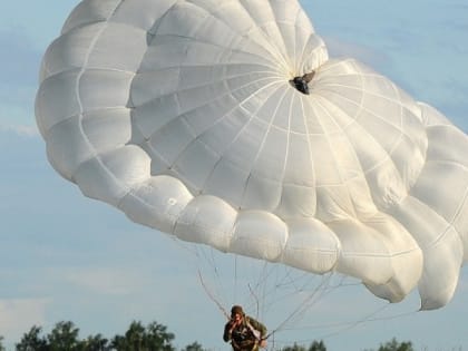 Два контрактника погибли в Крыму во время тренировочных прыжков