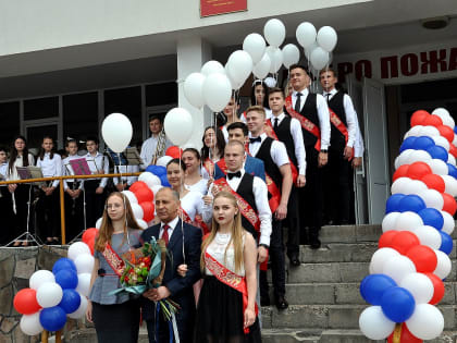 «Последний звонок»: Школы Крыма и Севастополя выпустили почти 14 тысяч ребят