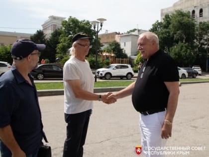 Юрий Гемпель встретился с Хайнрихом Гинцем, который привёз из Германии в Крым гуманитарную помощь для жителей новых российских регионов