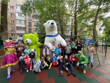 Депутаты горсовета поздравили юных симферопольцев с Днем защиты детей