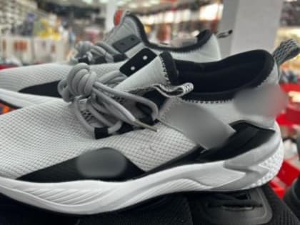 На полках крымских магазинов нашли более 600 единиц поддельной обуви и одежды