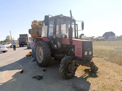 В Крыму пассажирка погибла после столкновения легковушки и стоящего трактора