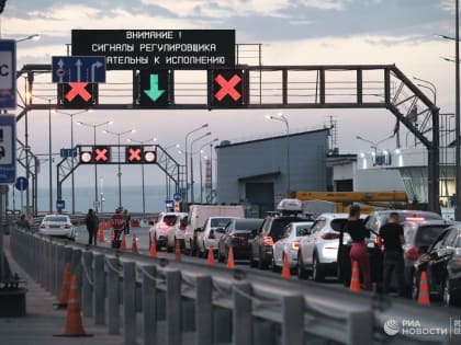 Более 160 машин ждут проезда по Крымскому мосту со стороны Тамани