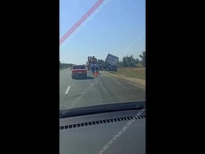 Грузовик попал в аварию на трассе Армянск — Симферополь (ВИДЕО)