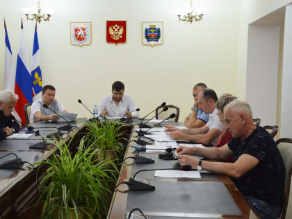 На заседании постоянного комитета