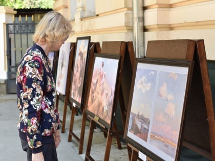 Выставка репродукций ко Дню города Симферополя