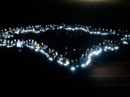 Ялтинская молодежь отметила День Республики Крым флешмобом