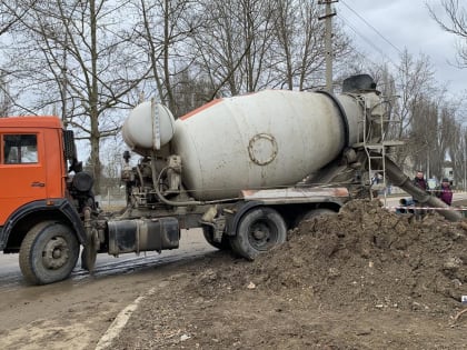 Подрядчик продолжает строить водовод в поселок Героевское (фото, видео)