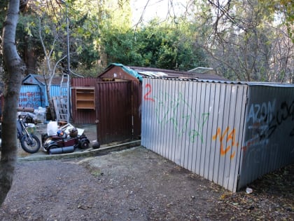 На улице Санаторный въезд демонтируют незаконно установленные гаражи