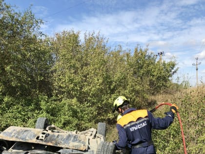 Под Симферополем легковушка с пенсионеркой и младенцем упала со склона