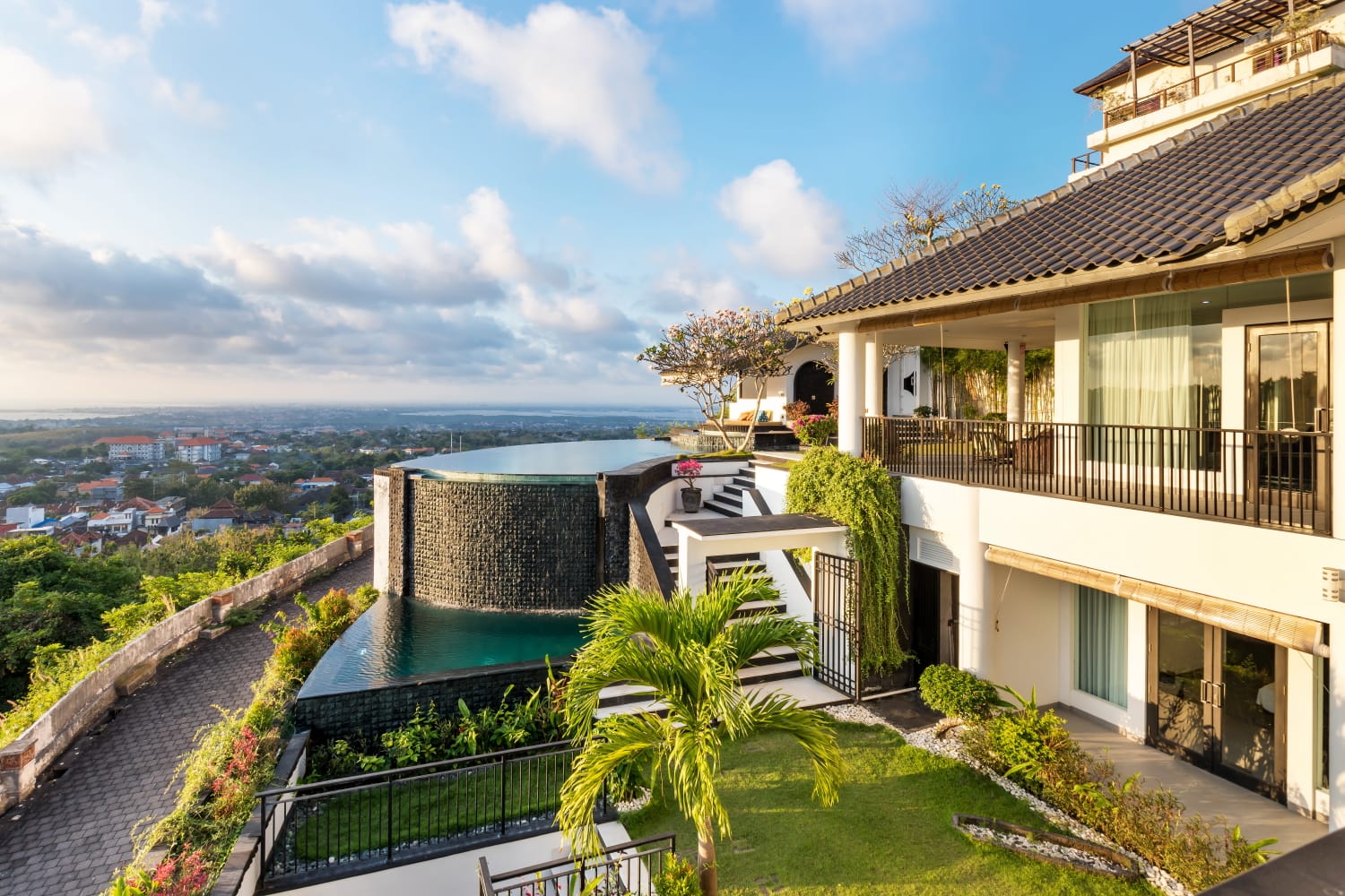 Extraordinary Cliffside Luxury Villa 5 Bedrooms with Full Ocean & Canyon Views in Bali