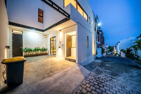 Brand New Modern Tropical Villa in Tumbak Bayuh