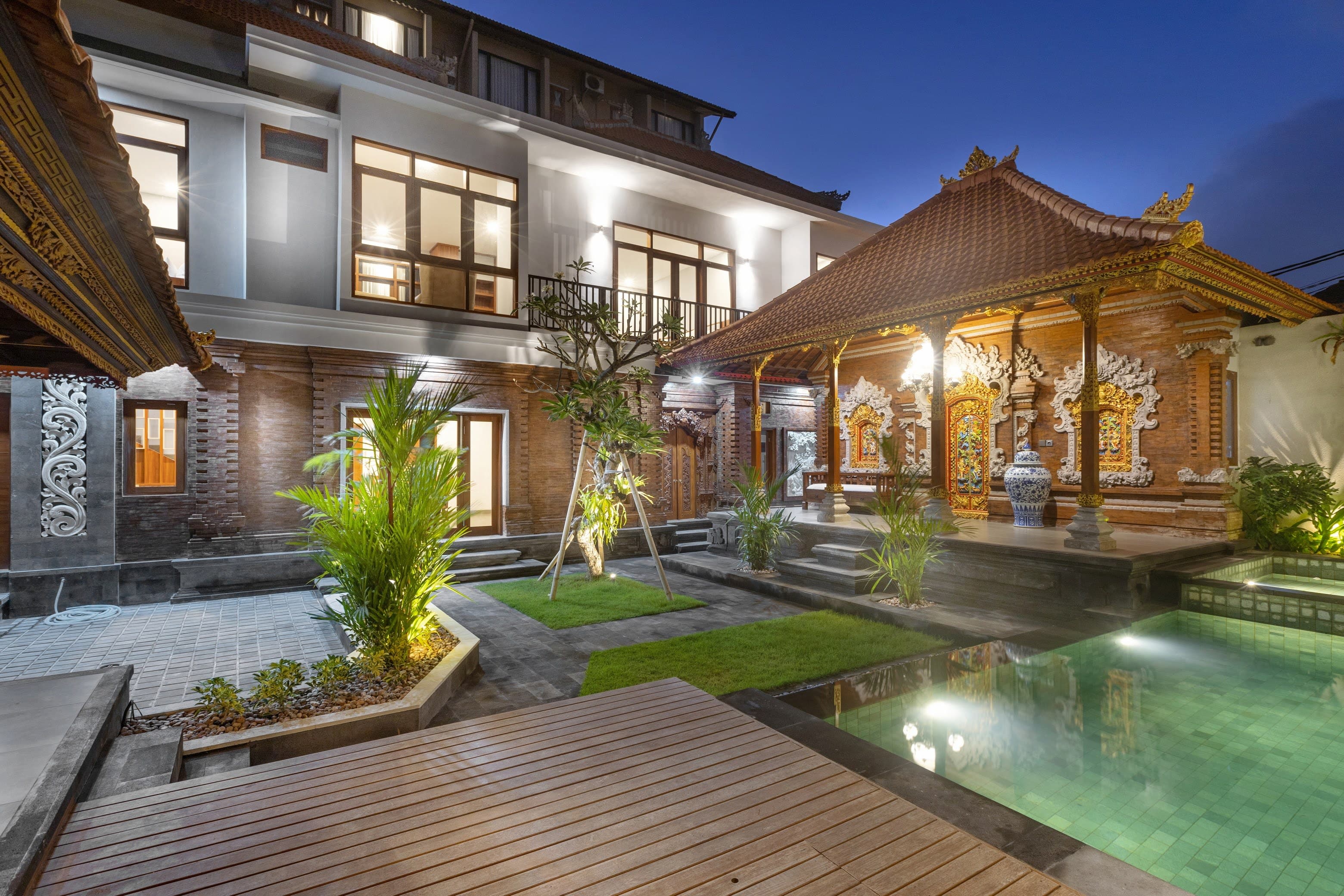 Luxury Tropical Villa in Seminyak Near Beach