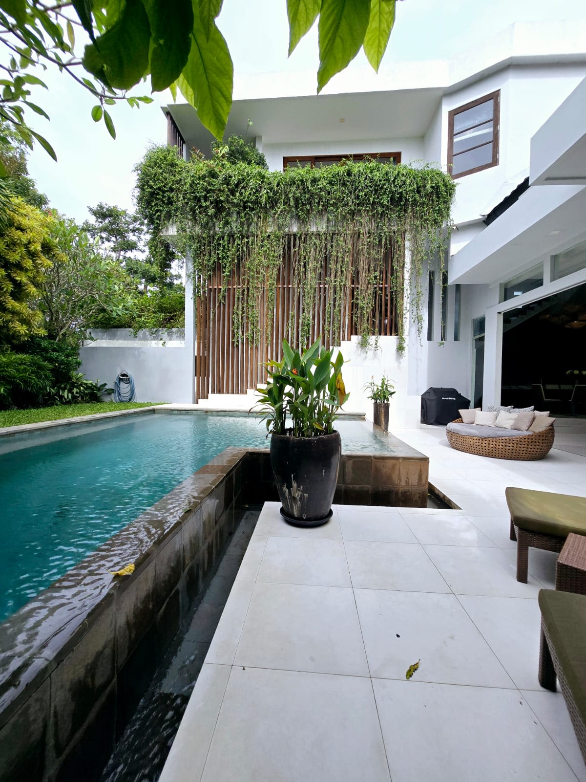 Multi-Level Modern Tropical Luxury Villa – 4-Bedroom with Infinity Pool, Puri Gading Jimbaran