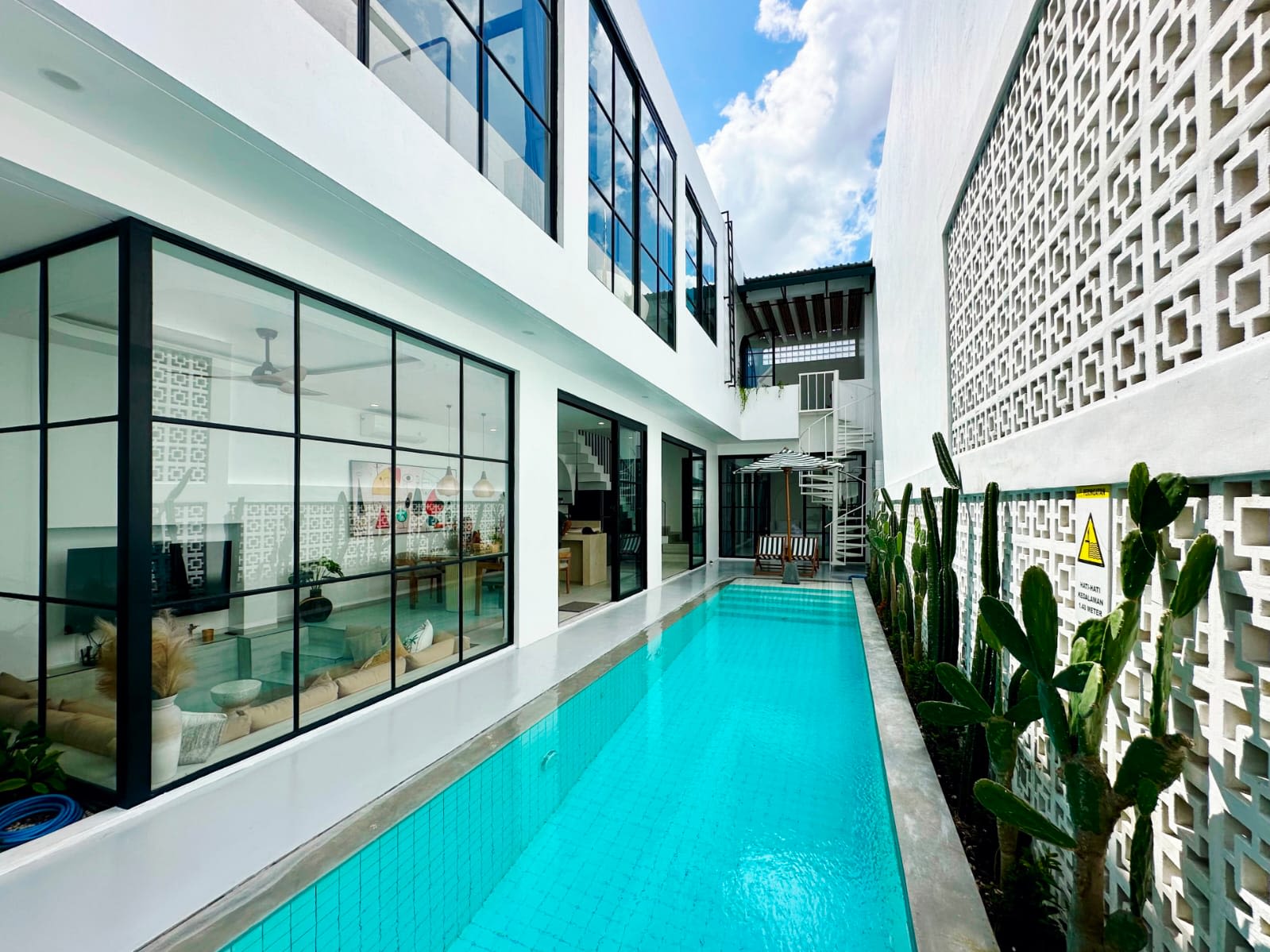 Modern Minimalist Villa in Pererenan, Canggu (VCM098)