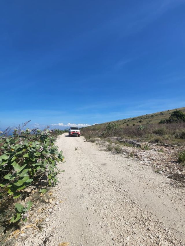 Large Land Opportunity in East Sumba – Beachfront & Savannah View - Image 5