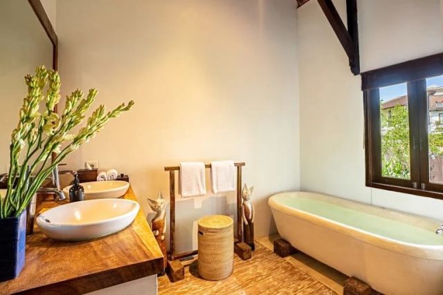 Luxury Tropical Villa with Spacious Garden in Berawa Canggu – Newly Renovated 2025 - Image 27
