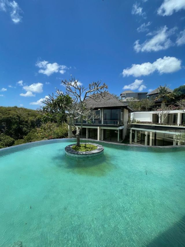 Cliff Top Beachfront Estate with Private White Sand Beach – Sunset View - Image 6
