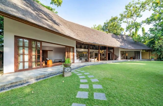 Large Luxury Villa with Rice Field View in Kerobokan - Image 9