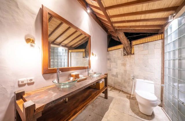 Large Luxury Villa with Rice Field View in Kerobokan - Image 11