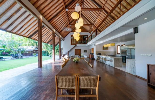 Large Luxury Villa with Rice Field View in Kerobokan - Image 15