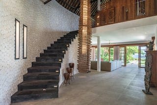 Beachfront Ocean View Villa in Seririt, Singaraja - Image 4