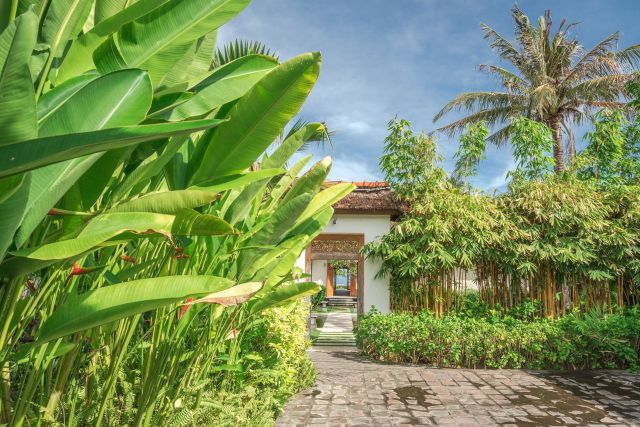 Beachfront Ocean View Villa in Seririt, Singaraja - Image 25