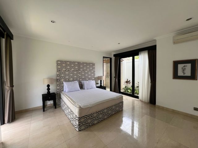 Luxury 7 Bedroom Villa Near Batu Belig Beach - Image 5