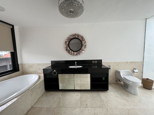 Luxury 7 Bedroom Villa Near Batu Belig Beach - Image 11